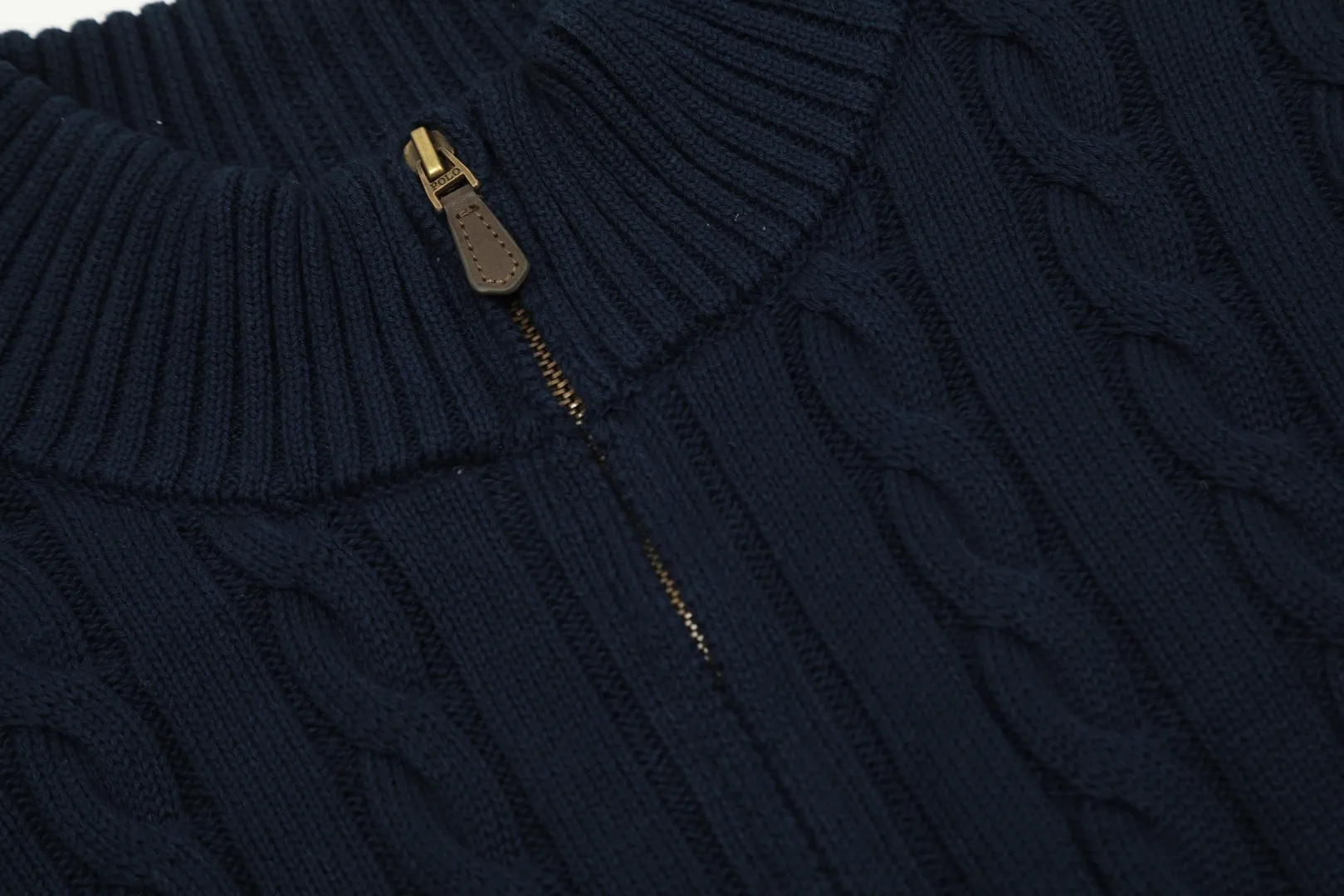 P250 Top quality" Style number: DS014# (not off the shelves all year round) [Ralph Lauren half-zip solid color pony embroidery logo twist knitted sweater] ✅Ralph Lauren half-zip classic basic versatile unisex couple pullover sweater ✅Main supplier platform live broadcast Wholesale entity Replenish when out of stock Not off the shelf ✅ZP quality 1:1 version Scan the code to enter the GF website Counter quality ✅Detailed quality The only one in Guangzhou Imported quality cotton yarn, focusing on high-end, cost-effective, good quality needless to say ✅The version is restored to the original order, the maximum size can be worn up to 200 pounds, loose, comfortable and stress-free ✅The upper body is simple and easy to match, ootd must-have style, good-looking clothes are never picky, a must-have wardrobe recommendation Size: S-XL Color: Navy blue milk white black pure white gray khaki light blue yellow pink olive green red blue label red gold label